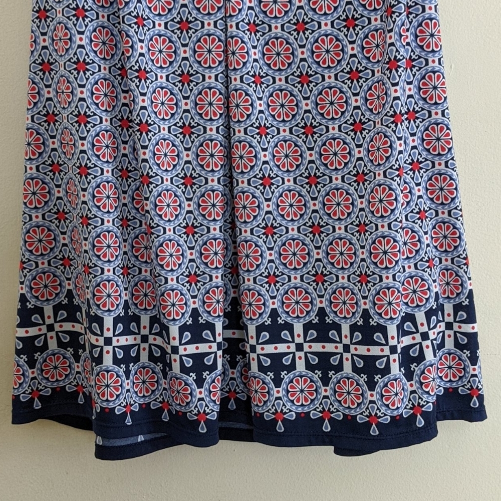 Max Studio Abstract floral pullover Top Medium - Picture 3 of 7